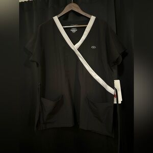 New York Laundry +Metics Black and White Scrub Top